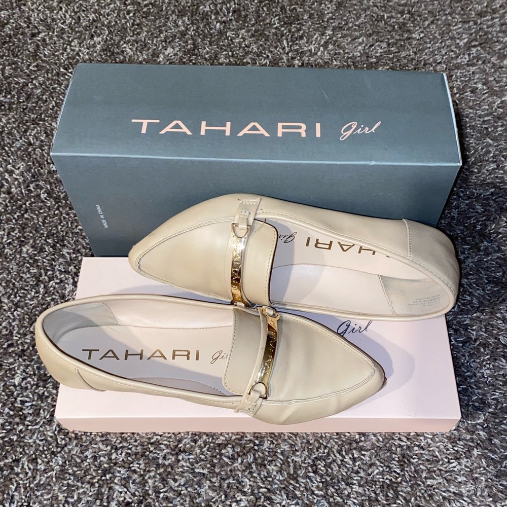 Tahari girl nude flats